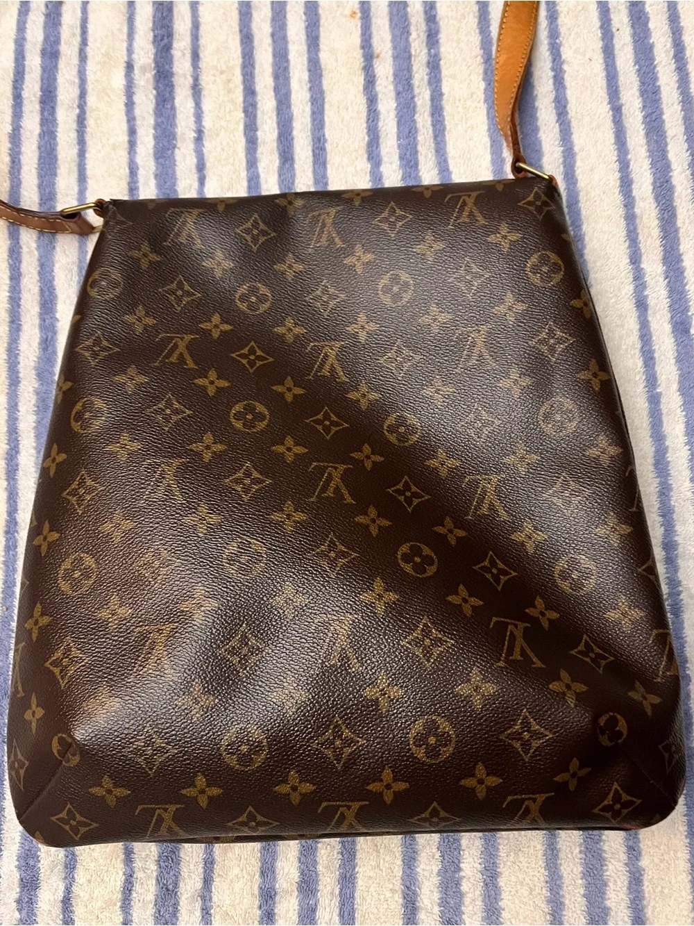 [AUTHENTICATED] Louis Vuitton Monogram Crossbody Bag Gold HW